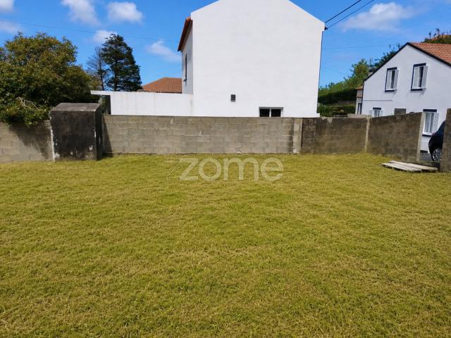 Terreno Urbano para Casa em Santo António