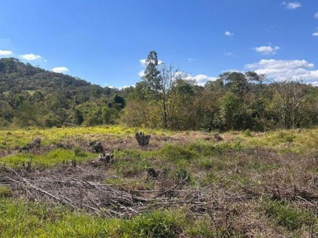 Terrenos á venda em Mairinque 1000m² Planos e com Água
