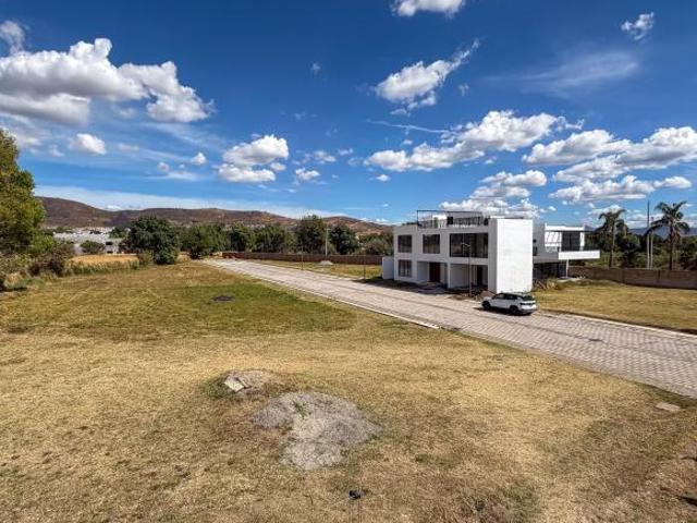 Terrenos amplios en venta en Residencial en Atlixco frente al Hotel Luna Canela