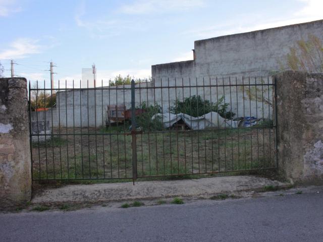 Terrenos com área total de 1900 m2