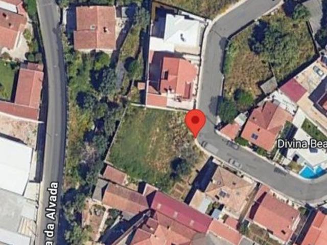 Terrenos com projectos em fase de aprovação para 2 vivendas geminadas Manique de Baixo