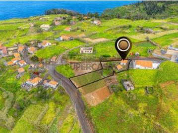 Terrenos com Ruína em Ponta do Pargo