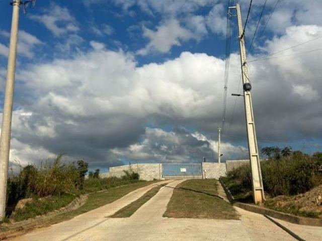 Terrenos de 1000m² Já com matricula individual em Alumínio