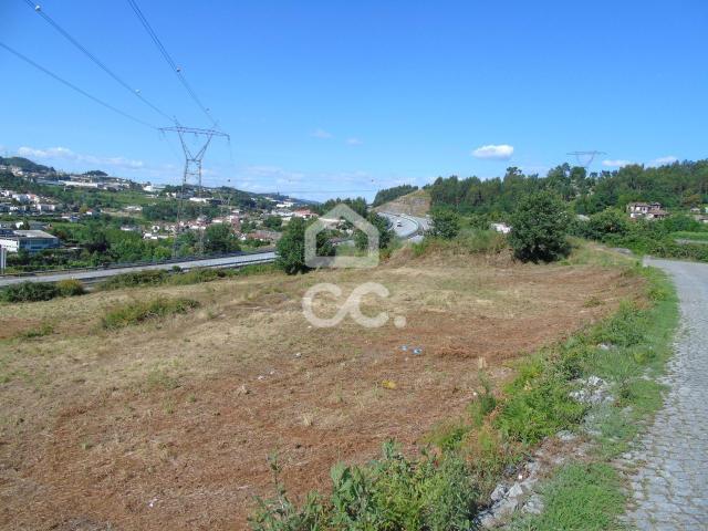 Terrenos em Serzedelo Guimarães