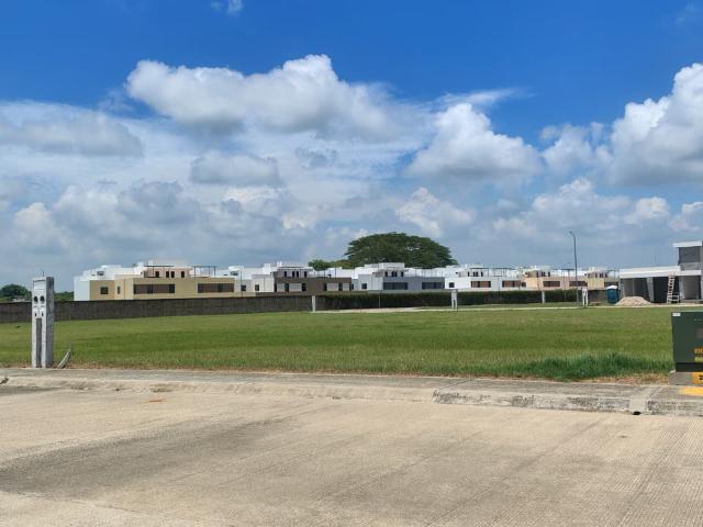 Terrenos en venta en Villabrisa