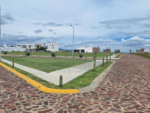 TERRENOS EN VENTA EN LOMA AEROPUERTO ENTRE LE?N Y SILAO, DENTRO DE FRACCIONAMIENTO PRIVADO