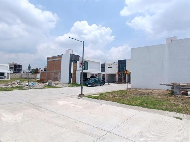 Terrenos en VENTA en Fraccionamiento A Minutos De Galer?as Metepec Aplican Cr?ditos