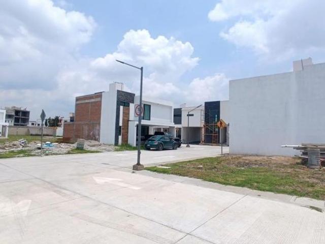 Terrenos en VENTA en Fraccionamiento A Minutos De Galerías Metepec Aplican Créditos