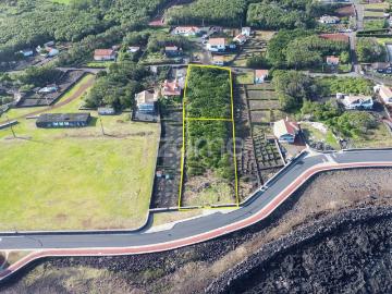 Terrenos Exclusivos à Beira Mar na 1ª Linha do Mar em Prainha, Pico