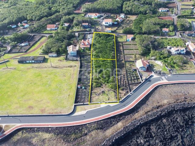 Terrenos Exclusivos à Beira Mar na 1ª Linha do Mar em Prainha, Pico