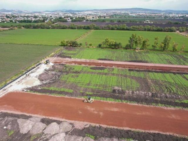Terrenos industriales a un paso de la planta de Toyota