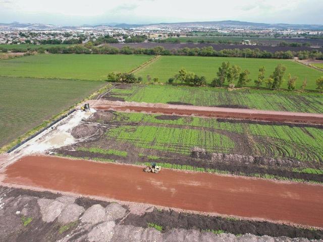 Terrenos industriales a un paso de la planta de Toyota