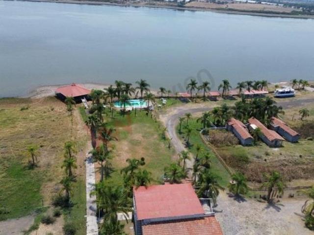 Terrenos residenciales a orillas del lago La Vega