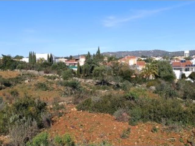 Terrenos Rústicos Próximos à Urbanização Cerro Azul em Quelfes, Olhão