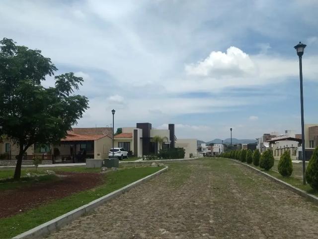 RESIDENCIAL HACIENDAS DE TEQUISQUIAPAN Exelente Terreno 250.00M2 FRENTE JARDIN CREDITO BANCARIO