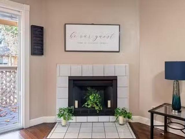 Terri Redwood, 328 Northbank Court, Pacific 2 Bedroom 1 Bath