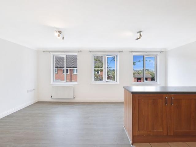 Terrific 1 Bed Tallow Close, Dagenham, Essex RM9, 1 bed flat to rent, £1,499 pcm | PrimeLocation