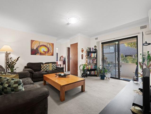 Terrific top floor apartment over a huge 105sqm + L.U.G & storeroom