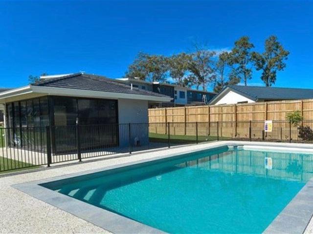 TERRIFIC TOWNHOUSE WITH PRIVATE BALCONY! Unit 29 / 131 Rockfield Road, Doolandella QLD 4077
