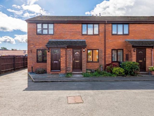 Terrill Court, Evesham, WR11 2 bed terraced house to rent £1,150 pcm £265 pw