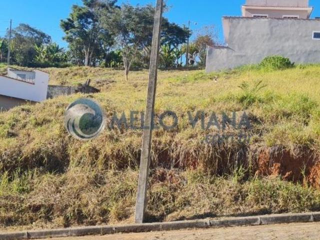 Terrno com 250 m² frente para um praça