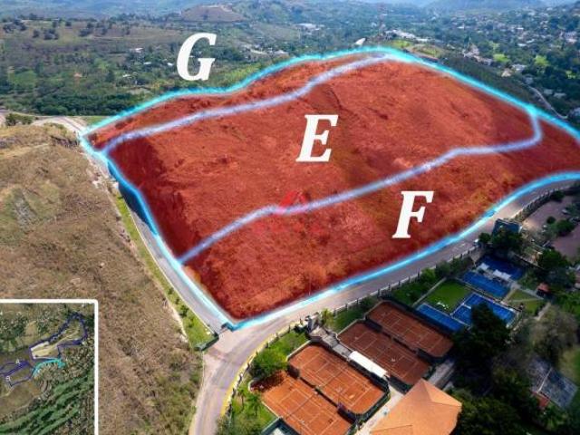 Terreno en venta en Las Cañadas Zapopan con uso de suelo mixto
