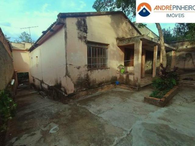 Terrreno com 480m² e uma casa para reforma com 3 Quartos 2 banhos 3 e 4 Vagas no Bairro Planalto!