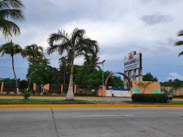 TERRRENO EN VENTA EN BOULEVARD DE LAS NACIONES, FRENTE AL CENTRO COMERCIAL LA ISLA. ACAPULCO, GRO