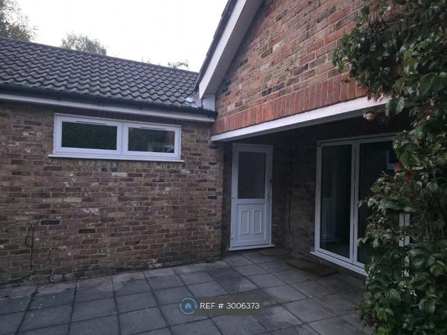 Terry Road, High Wycombe HP13, 1 bed semi detached house to rent, £1,250 pcm | PrimeLocation