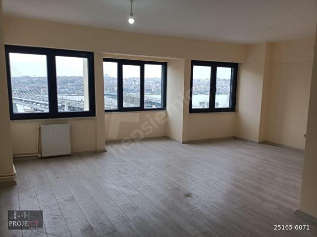 Tersane Caddesin'de Deniz Manzaralı Kiralık Ofis Home Ofis
