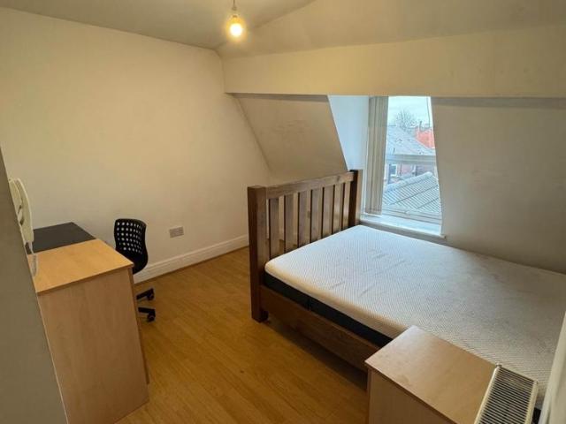 Tesco Express, 242 Smithdown Road, Liverpool, L15 5AH, United Kingdom | Room for rent #137557670 | Rentberry