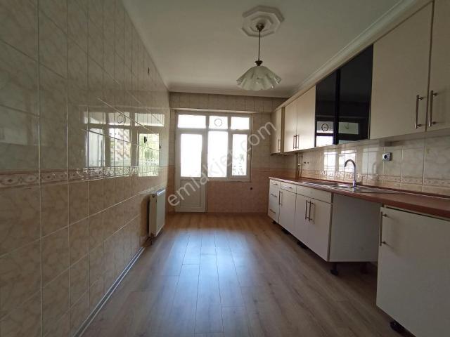 Tesisler Ninova Civarı Lüks Ara Kat Hasarsız Güvenlikli Sitede Uygun Aidatlı Kiralık Daire