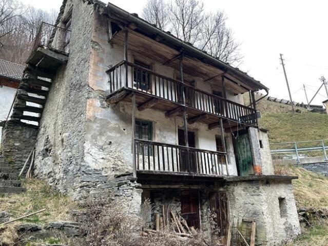 Tessinerhaus zum Ausbauen mit Umschwung / Tessinisches Haus zum Renovieren mit Grundstück