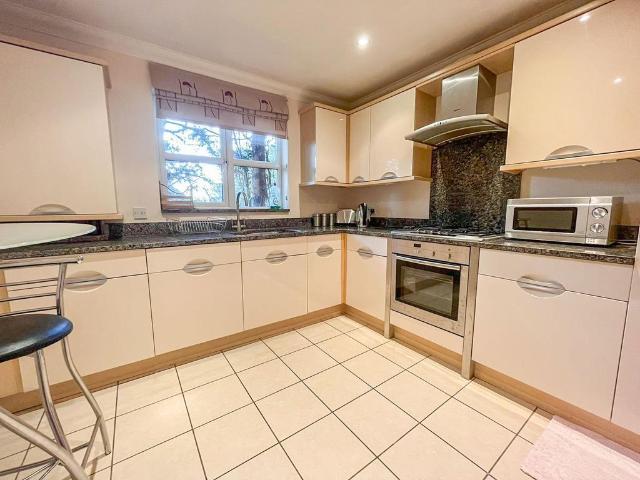 Tetney Road, Humberston, North East. 2 bed flat to rent £995 pcm £230 pw