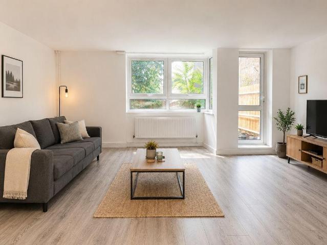 Teviot Street, London E14 4 bed duplex to rent £3,500 pcm £808 pw
