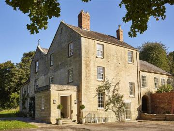 Tewkesbury GL20 7 bed country house to rent £10,000 pcm £2,308 pw