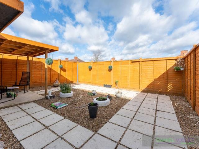 Tewkesbury Road, Carshalton SM5, 2 bed maisonette to rent, £1,900 pcm | PrimeLocation