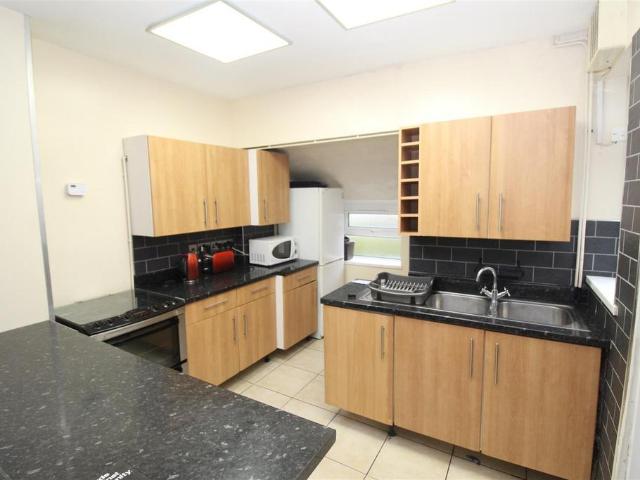 Tewkesbury Street, Cardiff CF24 5 bed house to rent £2,775 pcm £640 pw