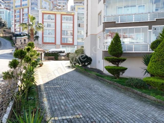 Teyyaredüzü Deniz Manzaralı Yaşam Sitesinde Satılık 3+1 Daire