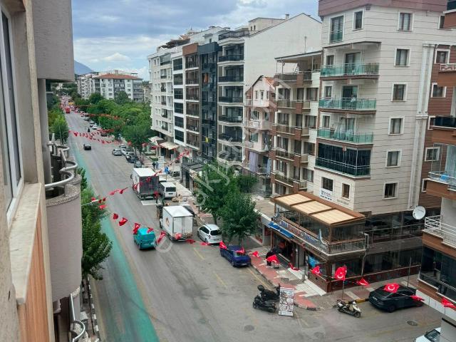 Teyfikiye Mahallesidaire 3+1 125m2 6 Katınının 4 Katı Açık Mutfak Full Özelikli Karanlık Oda Yok