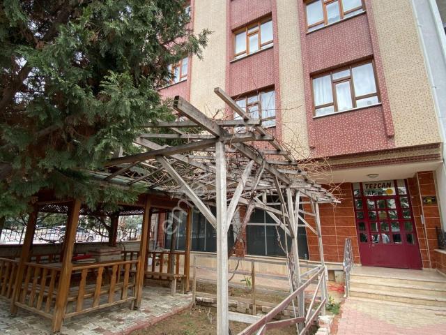 Tezcan Dan Hüsamettin Çelebi Mahallesinde Bakımlı Ara Kat Daire