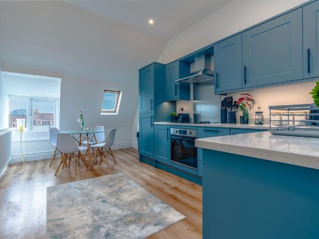 Tff, Richmond Terrace 12, Bristol City, England BS8, 2 bed flat to rent, £3,033 pcm | PrimeLocation