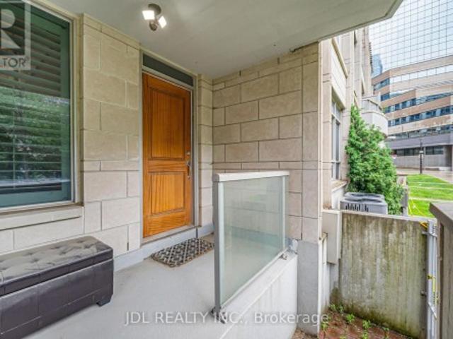 Th07 761 Bay Street, Toronto, ON, M5G 2R2 townhouse for sale | Listing ID C13750 | Royal LePage