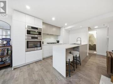 Th1 127 Queen Street E, Toronto, ON, M5C 1S3 townhouse for sale | Listing ID C13481 | Royal LePage