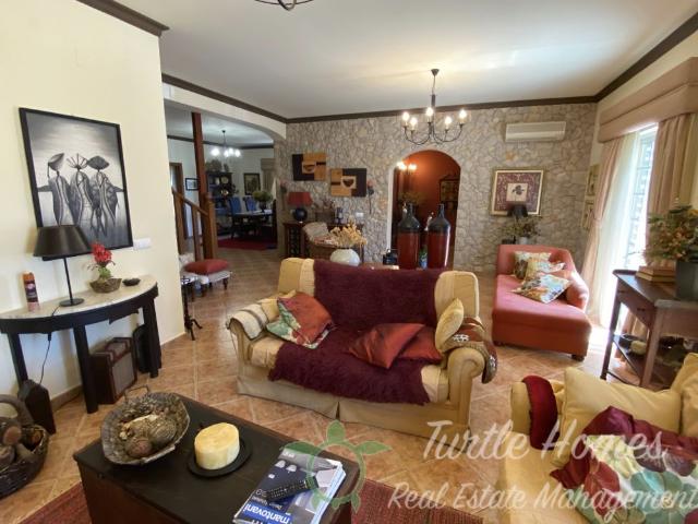 TH2023484 Modern seven bedroom villa