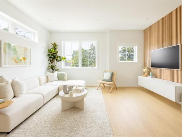 Th22 3450 Whittier Ave, Saanich, BC, V8Z 3R2 house for sale | Listing ID 1044 | Royal LePage