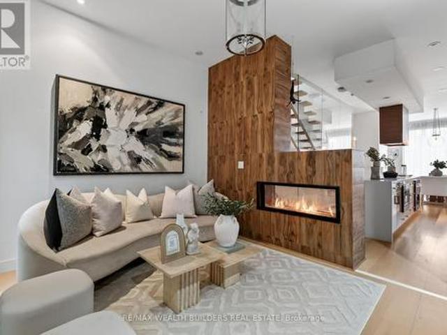 Th 07 837 Broadview Avenue, Toronto, ON, M4K 2P9 house for sale | Listing ID E13809 | Royal LePage