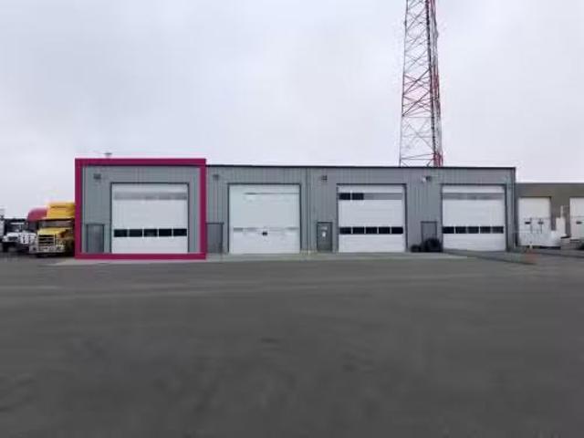 Th Street North, Lethbridge, AB, T1H 6L5 commercial for leas.