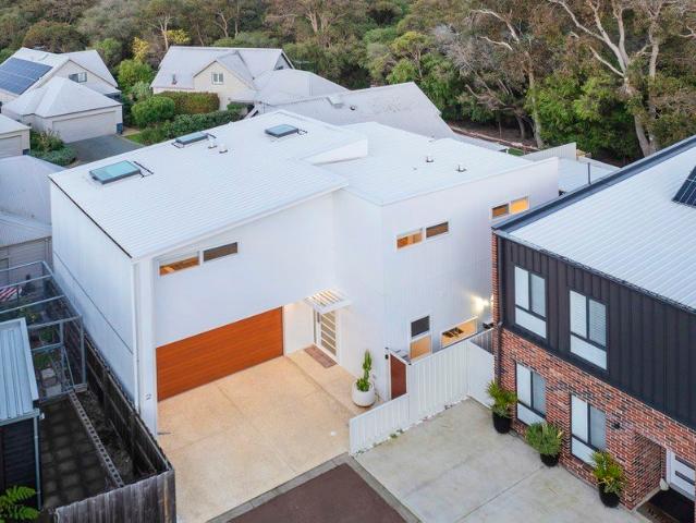 Thoughtfully Designed With Bush Views Plus Walk To Town