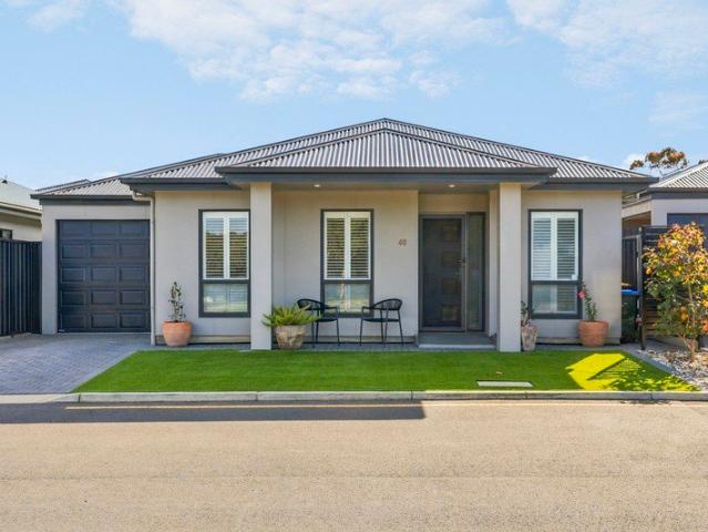 Thoughtfully Upgraded Lifestyle Living Opposite Green Open Space